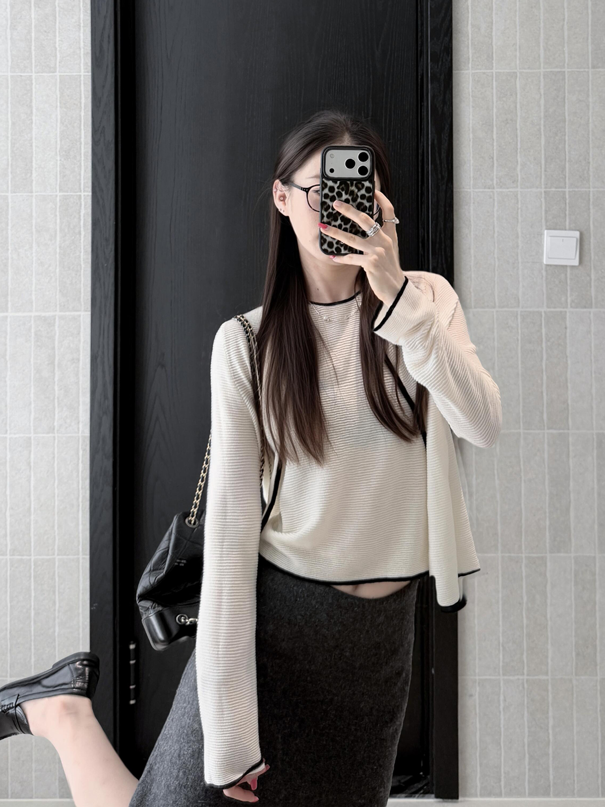 Women's Knit Two-Piece Set Long Sleeve Cardigan Top and Vest White - Style bb39d0